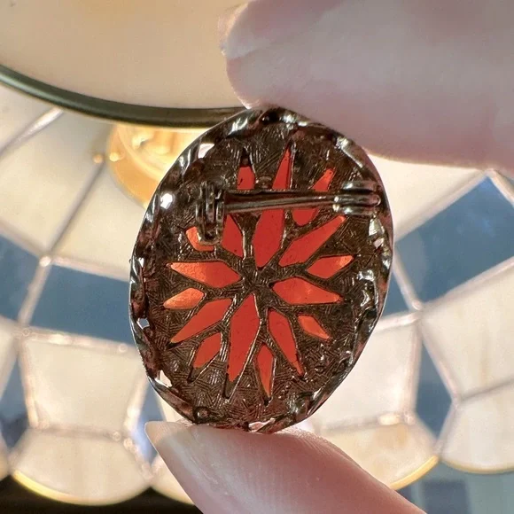 Vintage Cameo Brooch/Pin Unsigned Intricate Ornate Frame MCM 1950's - Picture 7 of 12